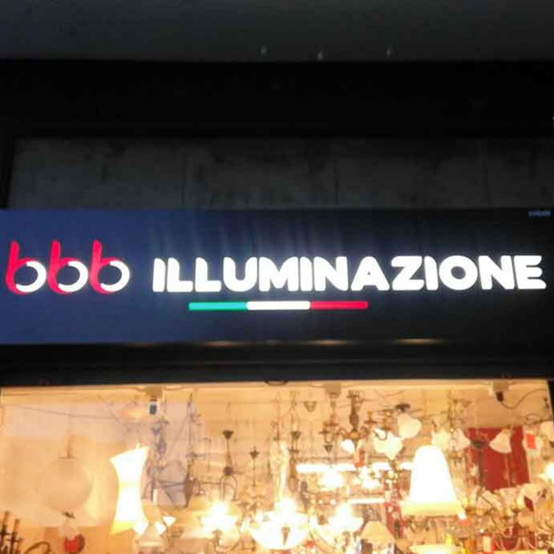 Insegna luminosa a cassonetto traforata e retroilluminata a led