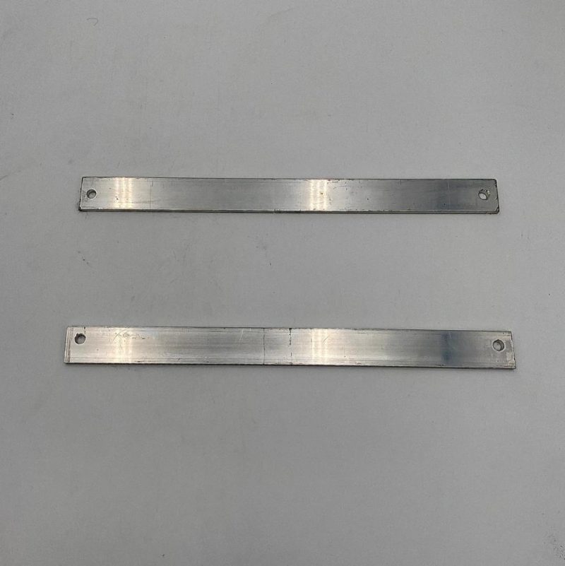 Steffe alluminio spessore 5 mm per montaggio targa su cancello