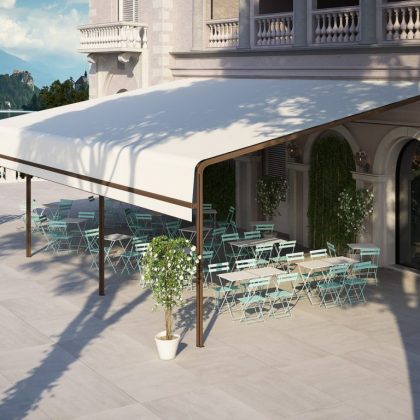 Il modello MALAGA è una tenda con guide a scorrimento superiore plurimodulare adatta per la copertura di vaste superfici quali ristoranti, bar e terrazzi.