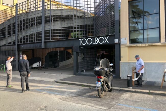 Insegna luminosa a lettere scatolate luce Led diretta Toolbox